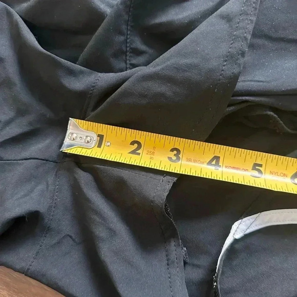 Under Armour Women’s Loose Running Shorts. Sz M. Attached Undergarment. Black - Picture 7 of 7